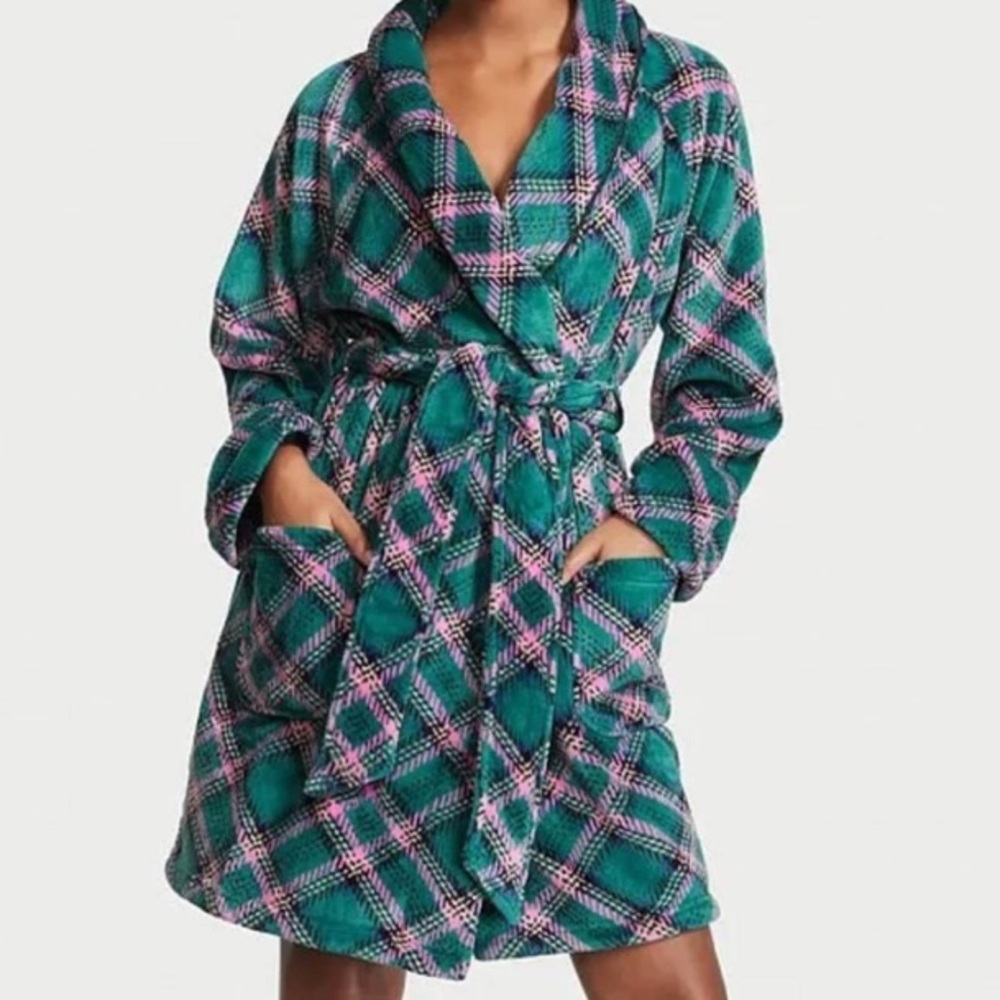 New in bag with tags Victoria's Secret Short Robe Green Pink XS/S